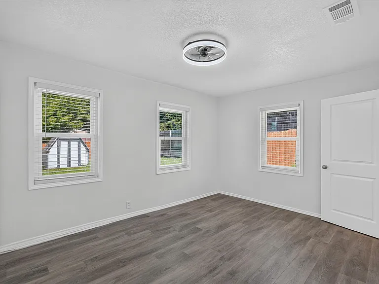 815 Wilson Dr — Photo 15