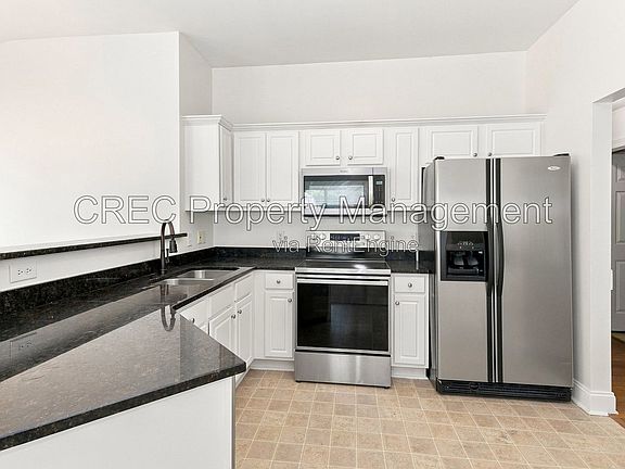 4th image of 304 Carriage Wheel Rd