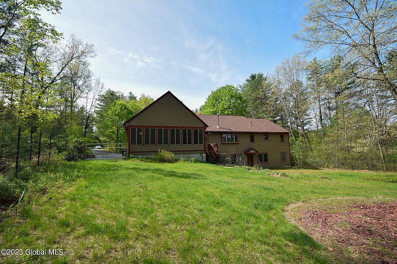 5th image of 16 Fox Farm Road