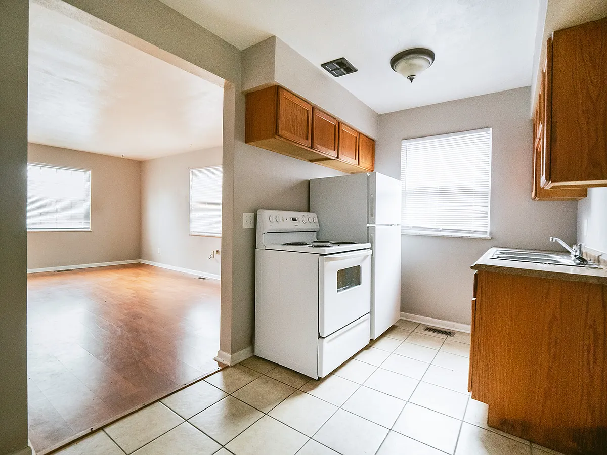 Building Photo - 3605 E 5th St #D