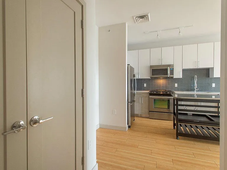 West Square Apartments — Photo 146