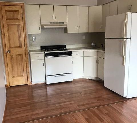 3rd image of 48 Bedell Ave