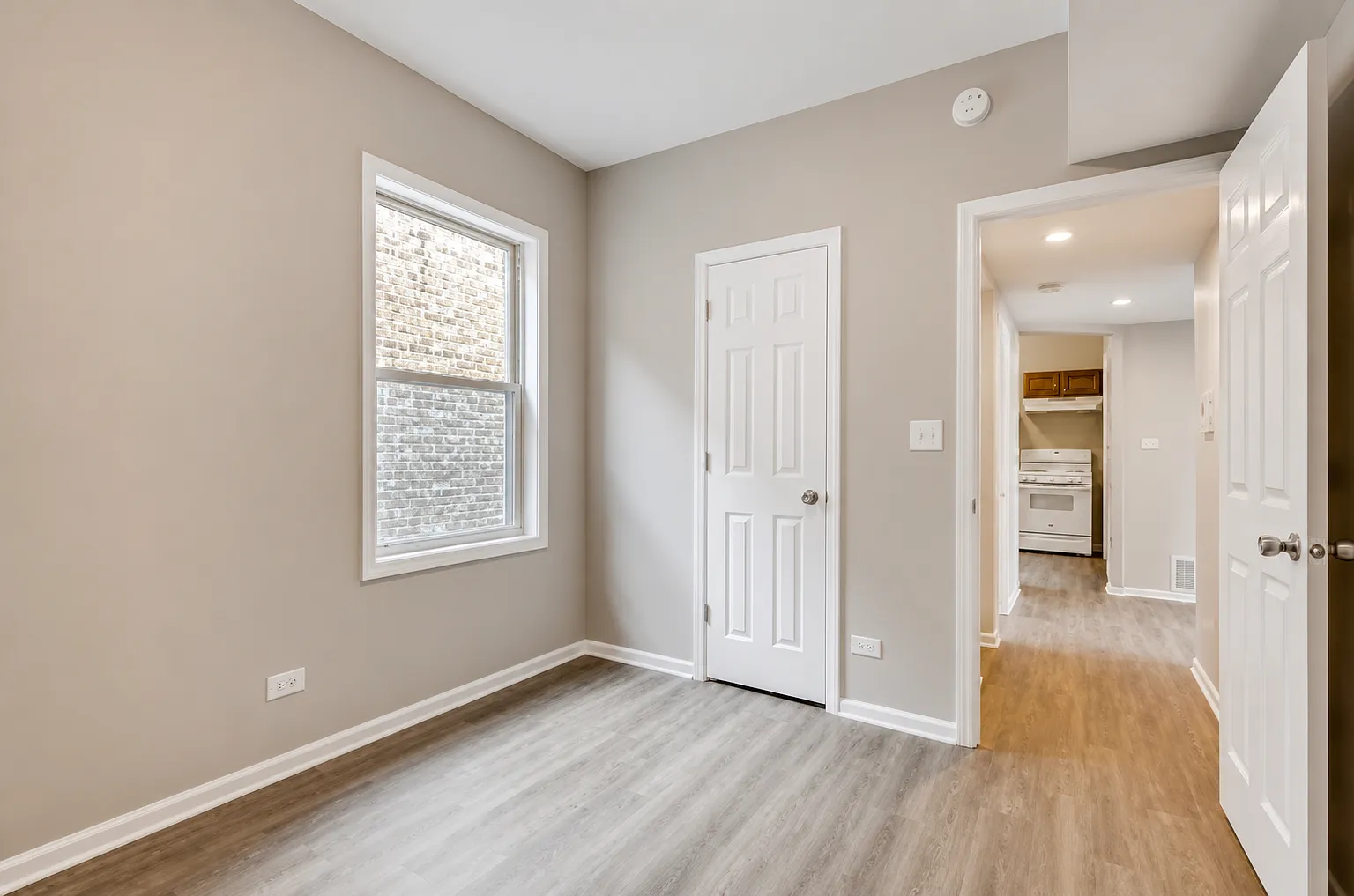 7342 S Vernon Ave — Photo 2