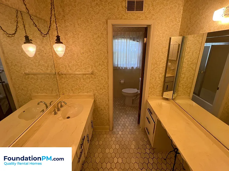 2608 Abercorn Cv — Photo 16
