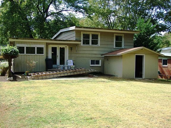 5th image of 623 Marcia Ln