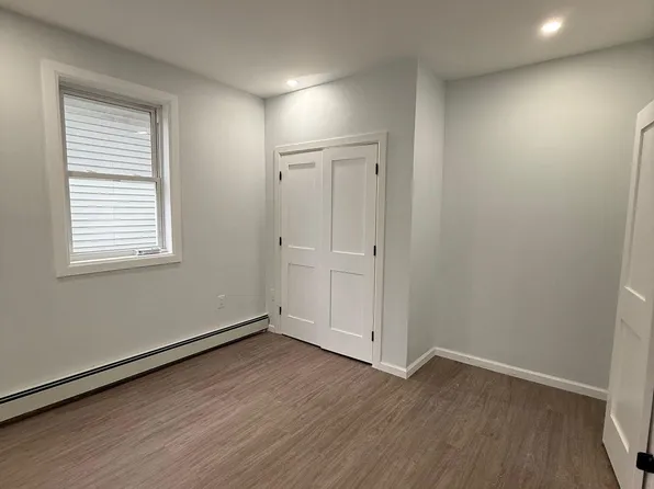 407 Elm Street image 15 of 20