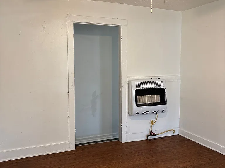 1105 N McLemore Ave #A — Photo 2