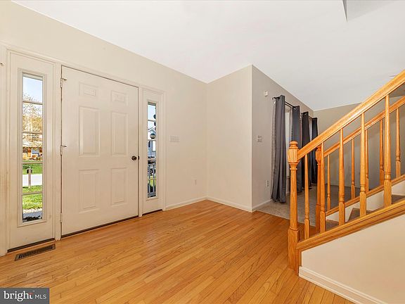 3rd image of 9924 Stephanie Ln