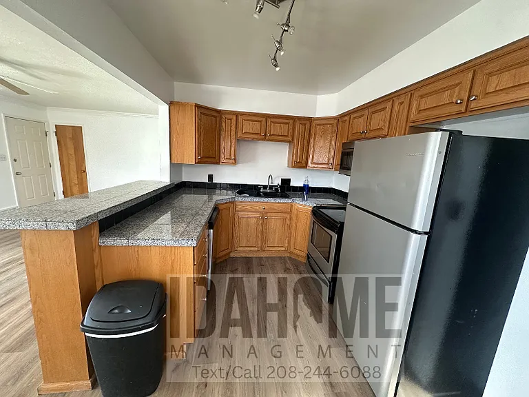 552 Euclid Ave — Photo 9