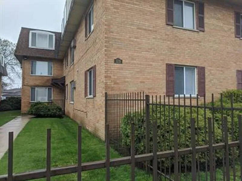 Studio, 1.0 bath, 400 sqft, $900 — Photo 4