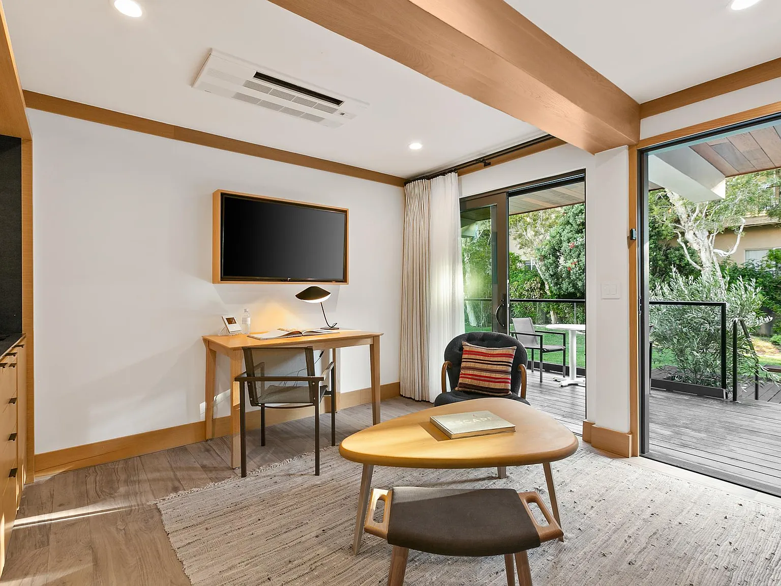 1 bed, 450 sqft, $12,000 — Photo 2