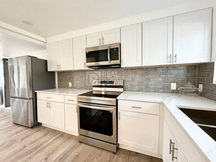 Chic Urban Living in the Heart of Denver's Vibrant North Park Hill Neighborhood! — Photo 3