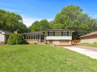 2541 Bittersweet Ln, Saint Paul, MN 55109