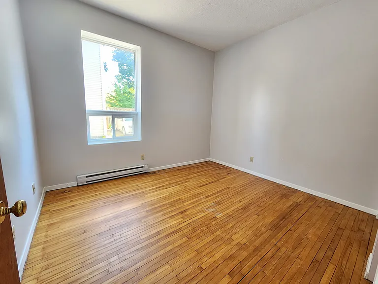 638 Rideau St #A — Photo 8