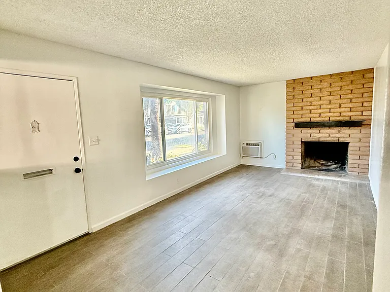 1125 W Pearl St #1 — Photo 8