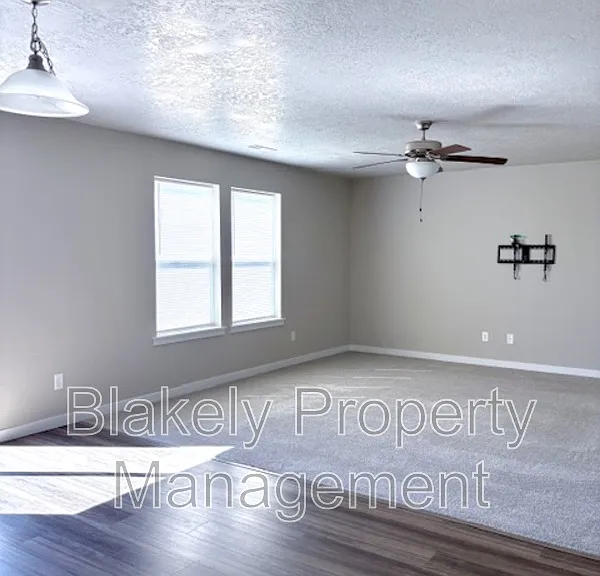 645 SW Inby St — Photo 2