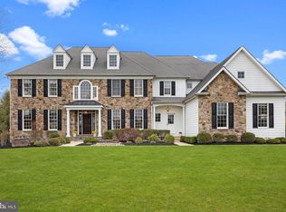 7 Belamour Dr, Washington Crossing, PA 18977