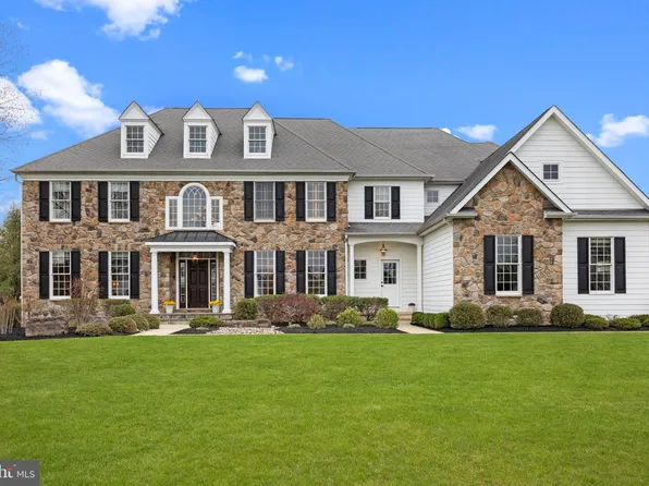 7 Belamour Dr, Washington Crossing, PA 18977