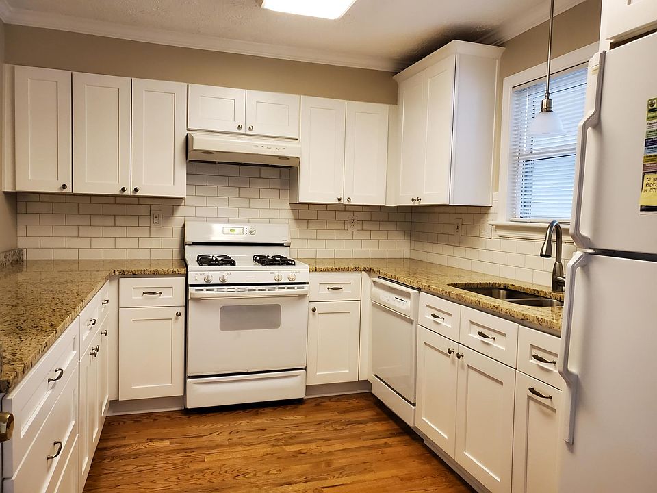 New cabinets and granite counter tops, refrigerator, dishwasher and a gas stove. If you like to cook, you will love this kitchen!