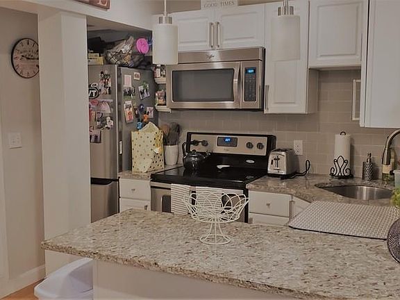 4th image of 563 Washington St #35