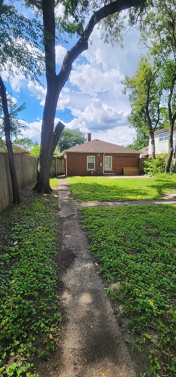 Building Photo - 14919 Langley Ave