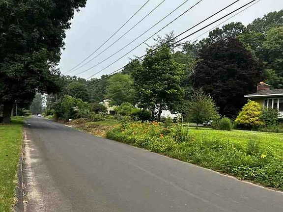 5th image of 130 E Waterbury Rd