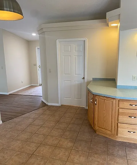 660 E Vermillion Ave — Photo 7