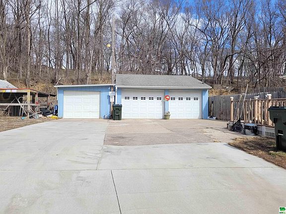 2nd image of 3427 Athlone Ave