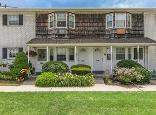 3909 Wilshire Ln, Oakdale, NY 11769