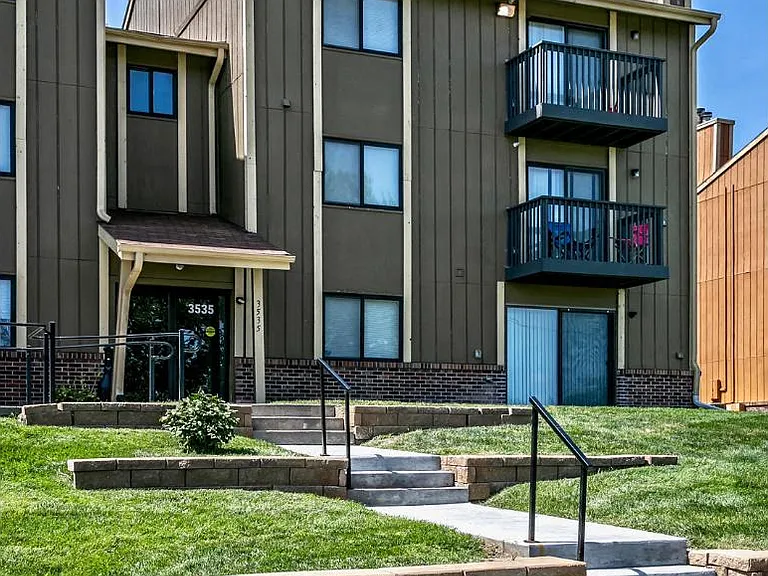 Maple View Apartments — Photo 21