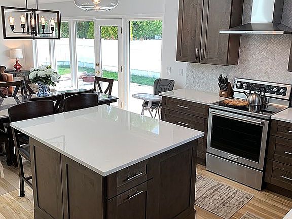 Kitchen Island 