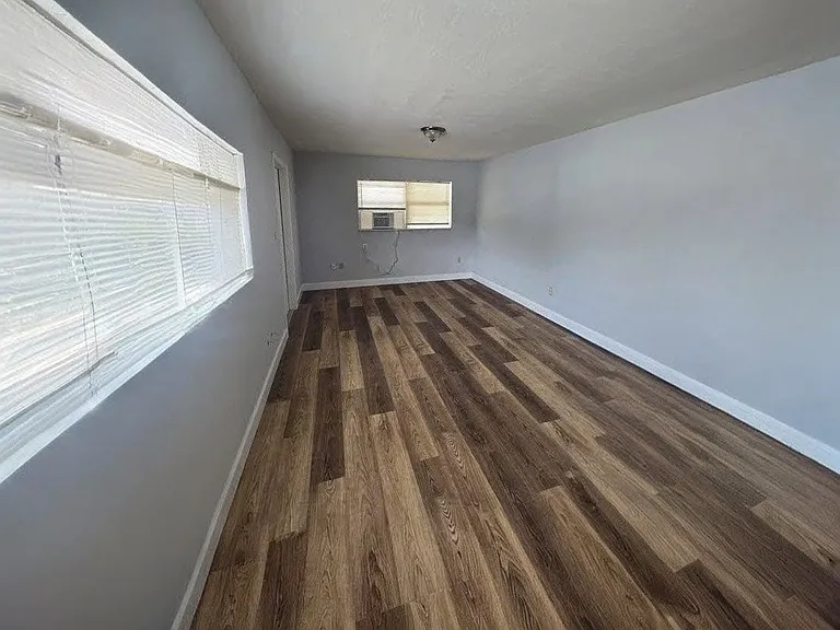 2252 Maple Ave — Photo 5