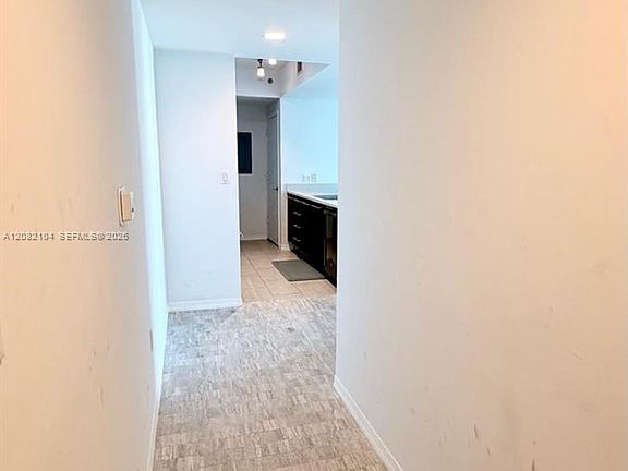 4th image of 500 Brickell Ave APT 3003