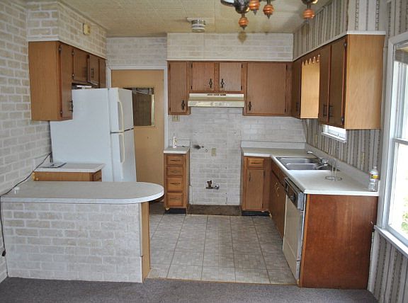 5th image of 1116 E Jackson St