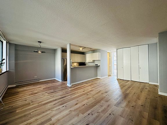 3rd image of 3110 N Sheridan Rd APT 605