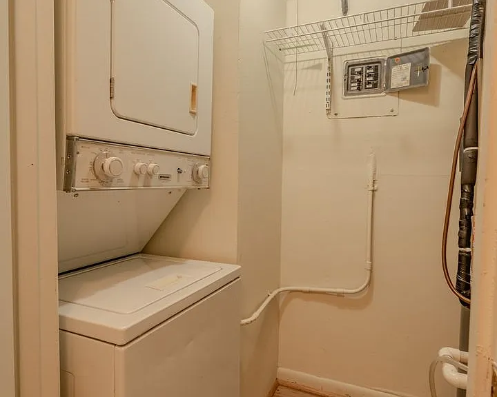 2BR on UGA Bus Route Minutes from UGA & Downtown Athens — Photo 24