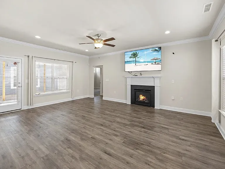 212 Thunder Forest Ln — Photo 11