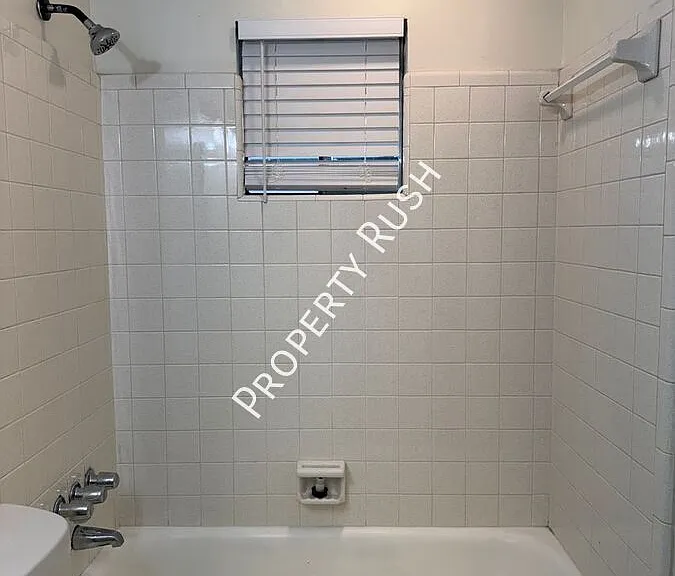 1100 S Willow St — Photo 11