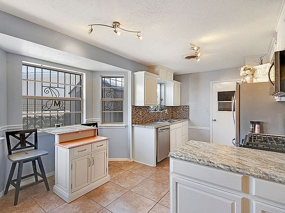 5th image of 10429 Bon Aire Dr