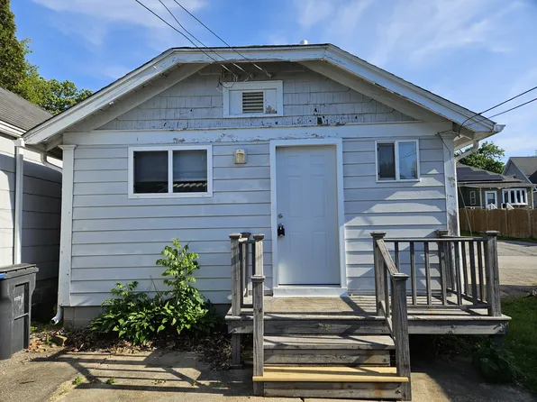 840 1/2 Fremont Ave, Morris, IL 60450