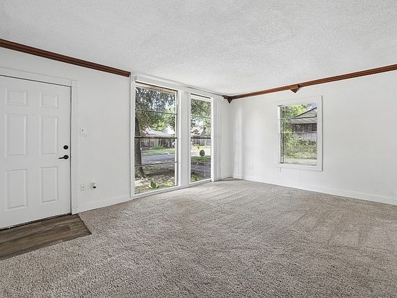 4th image of 2725 Aster St