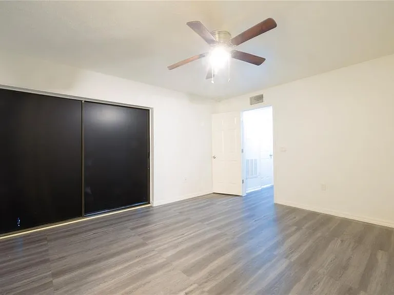 2947 Poplar Ave — Photo 37