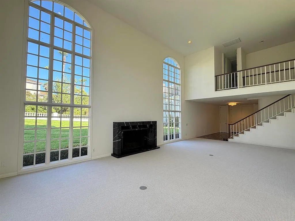 2 bed, 2.5 bath, 2744 sqft, $6,500 — Photo 4
