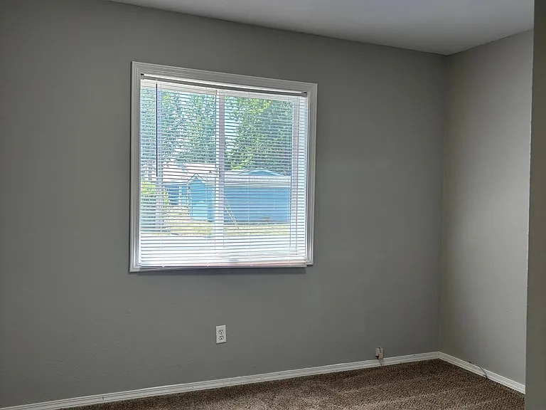 1012 Larch St — Photo 10
