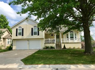 305 NE Bristol Dr, Lees Summit, MO 64086
