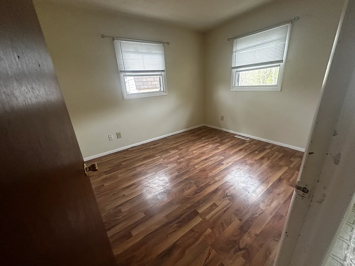 Building Photo - 2405-07 Dombey Rd #5