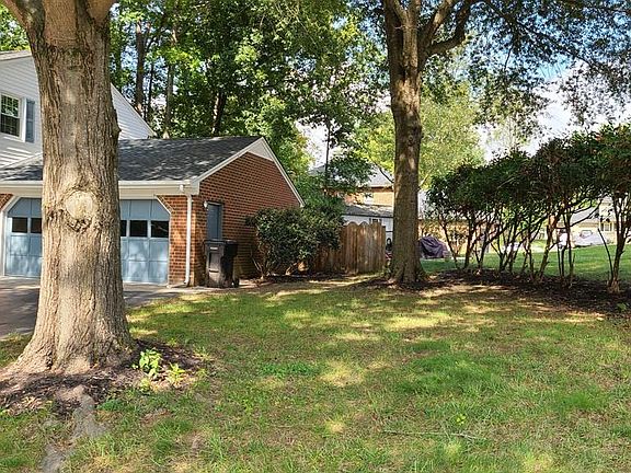 3rd image of 114 Shadowwood Ct