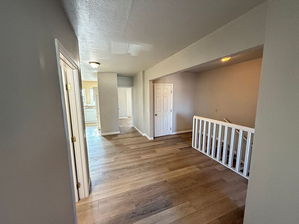 1st image of 400 Bissell Ave #404