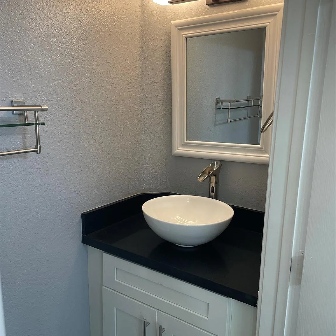 3 bed, 2.5 bath, 1356 sqft, $2,900 — Photo 4