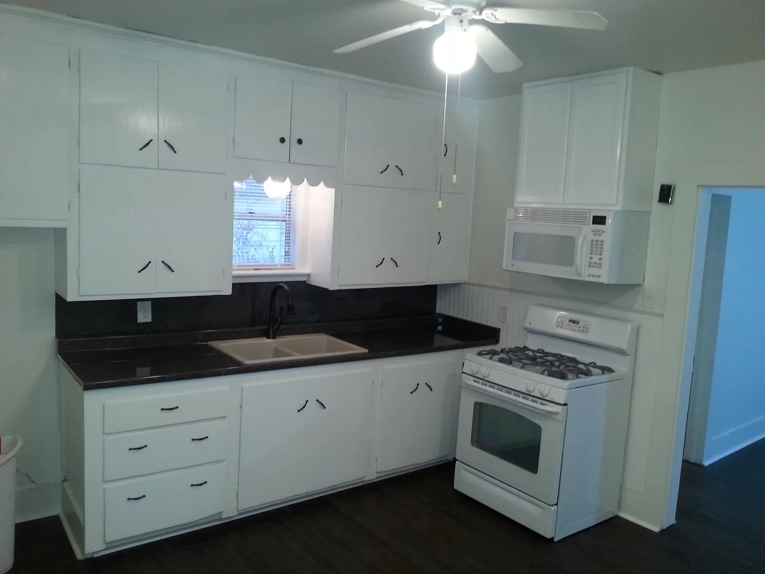 2 bed, 1000 sqft, $1,065 — Photo 2